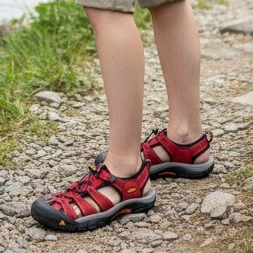 KEEN Newport H2 Women Sport Sandal 9.5 Hiking Water Shoe Red Black Waterproof